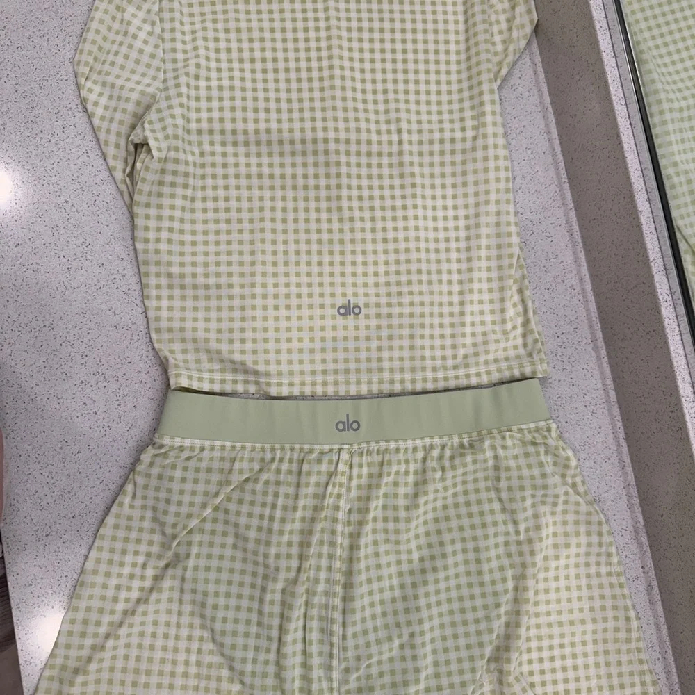 ALO Yoga women’s Athletic set in Light Green Gingham